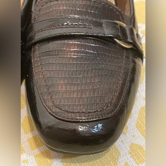 Life Stride Shoes - Life Stride Faux Patent Leather  Brown Loafer in size 9M
